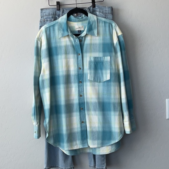 Universal Thread Flannel Top - Picture 12 of 13